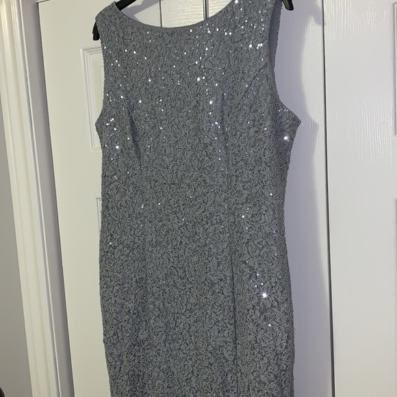 Formal dress - Picture 2 of 6